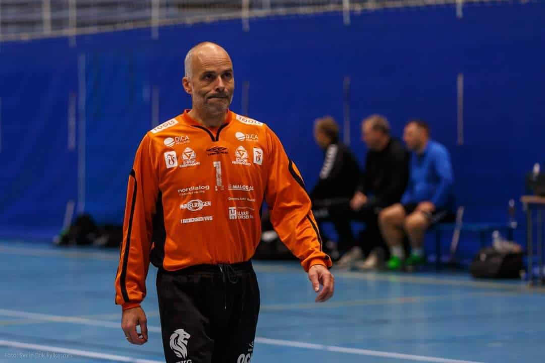Ole Christian er aktiv i håndballen